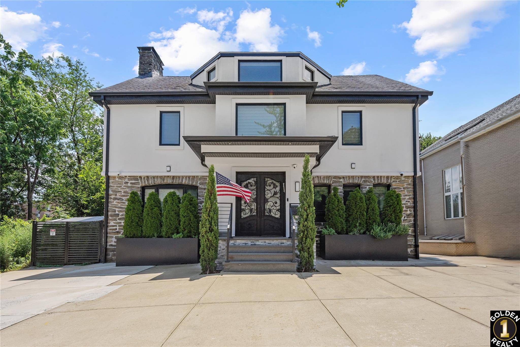 Welcome to a Masterpiece in the Heart of Kew Gardens !