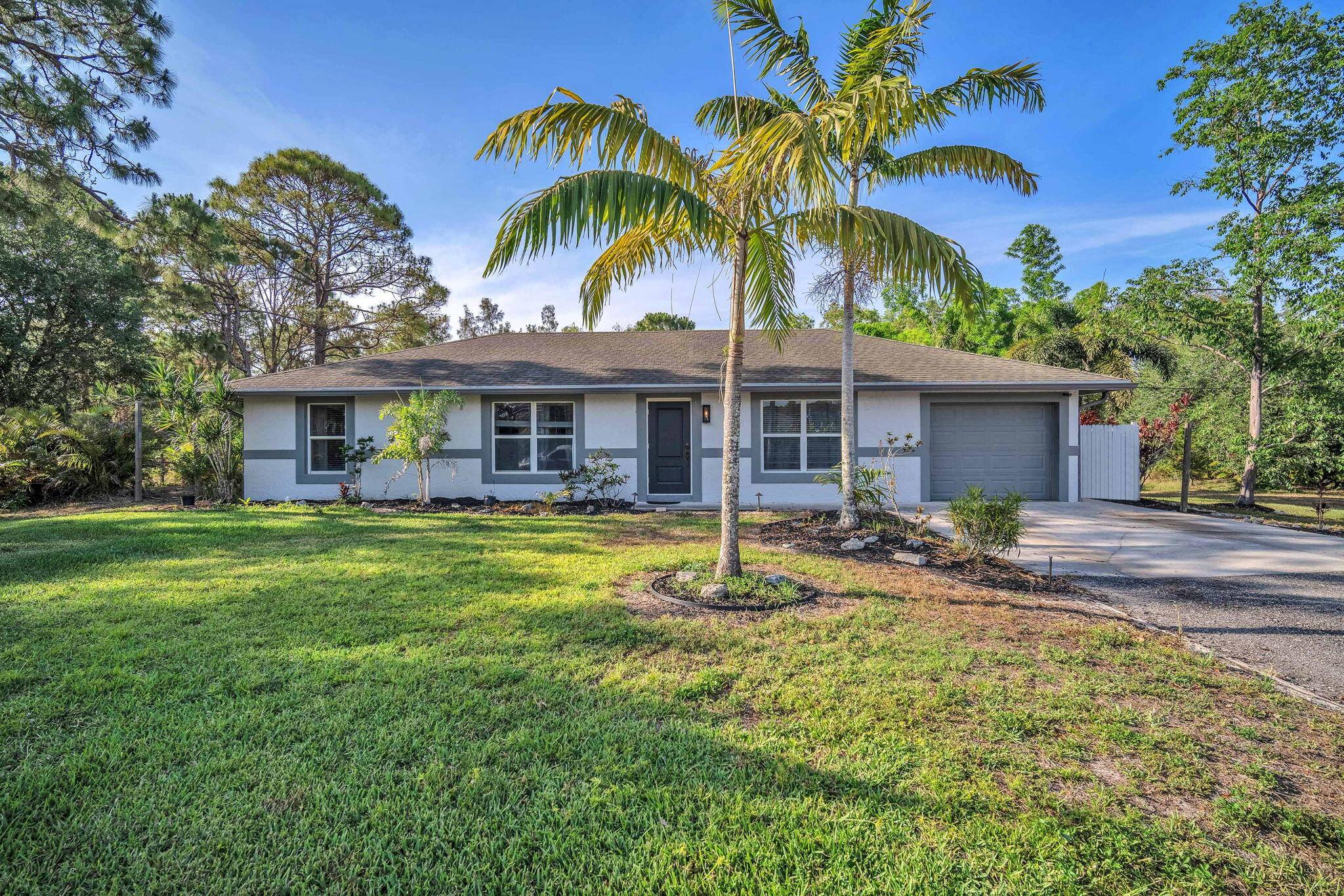 Welcome to your Loxahatchee oasis !