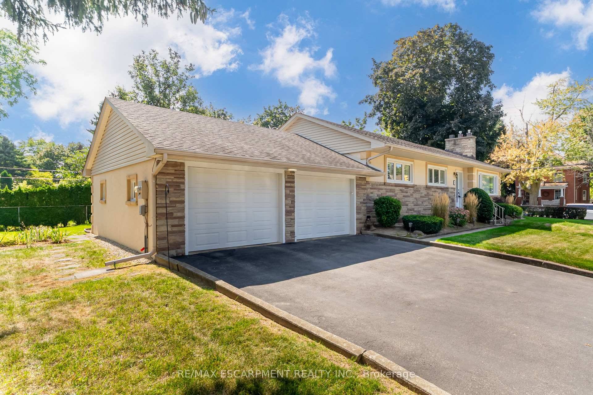 Welcome to 5 Albert Street East, a beautifully maintained home offering the perfect mix of charm, functionality, and location.