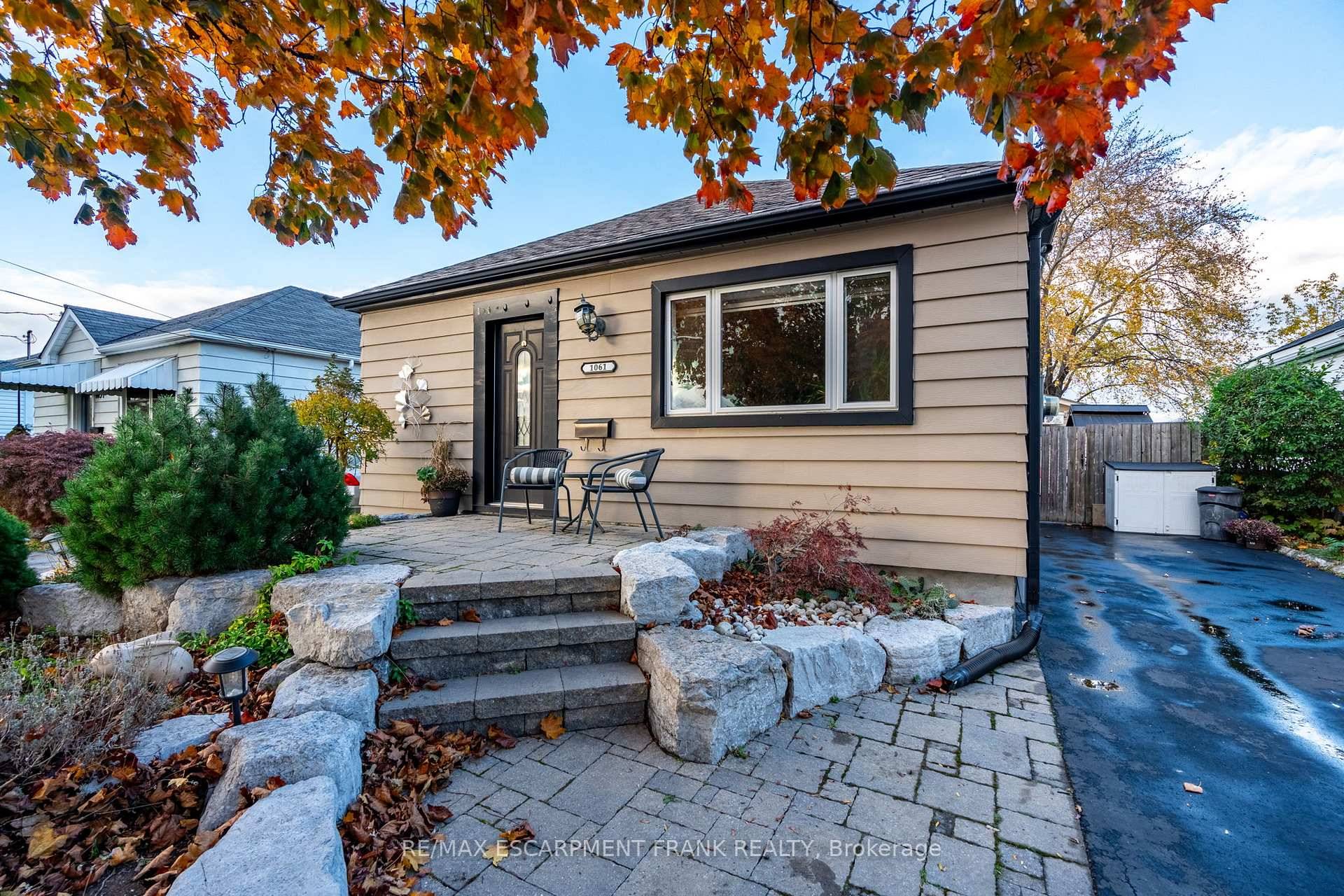 Welcome to 1061 Central Ave, located in the desirable Bartonville neighbourhood.