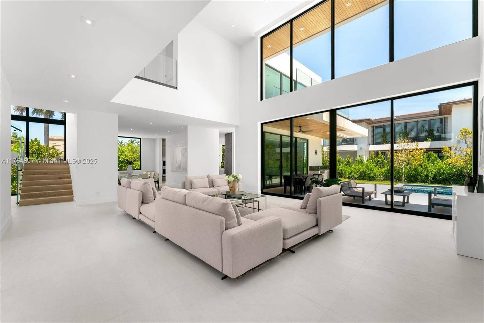 Presenting a brand new just completed 6 bed, 6.