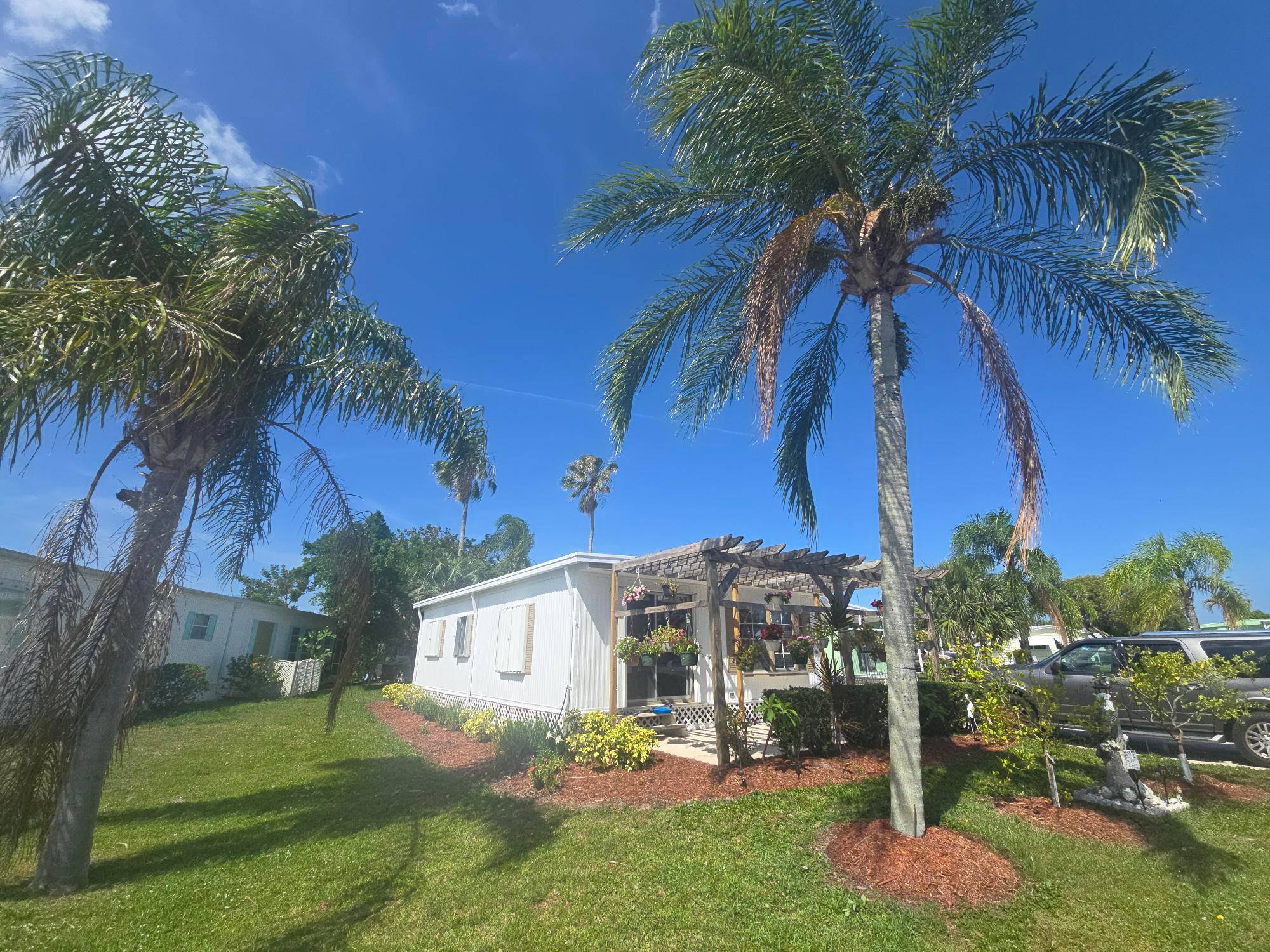 Cute Cozy Furnished 2 Bedroom, 2 Bath in Spanish Lakes Riverfront !