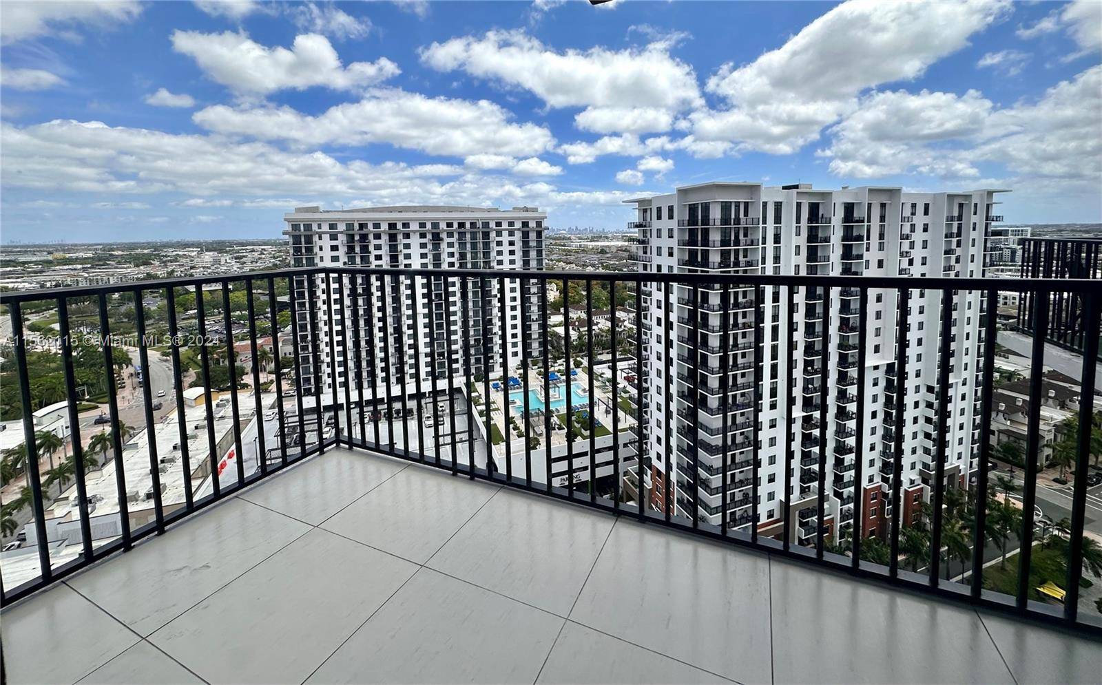 Impeccable 2 2 Apartment in downtown Doral with great views and unique taste.