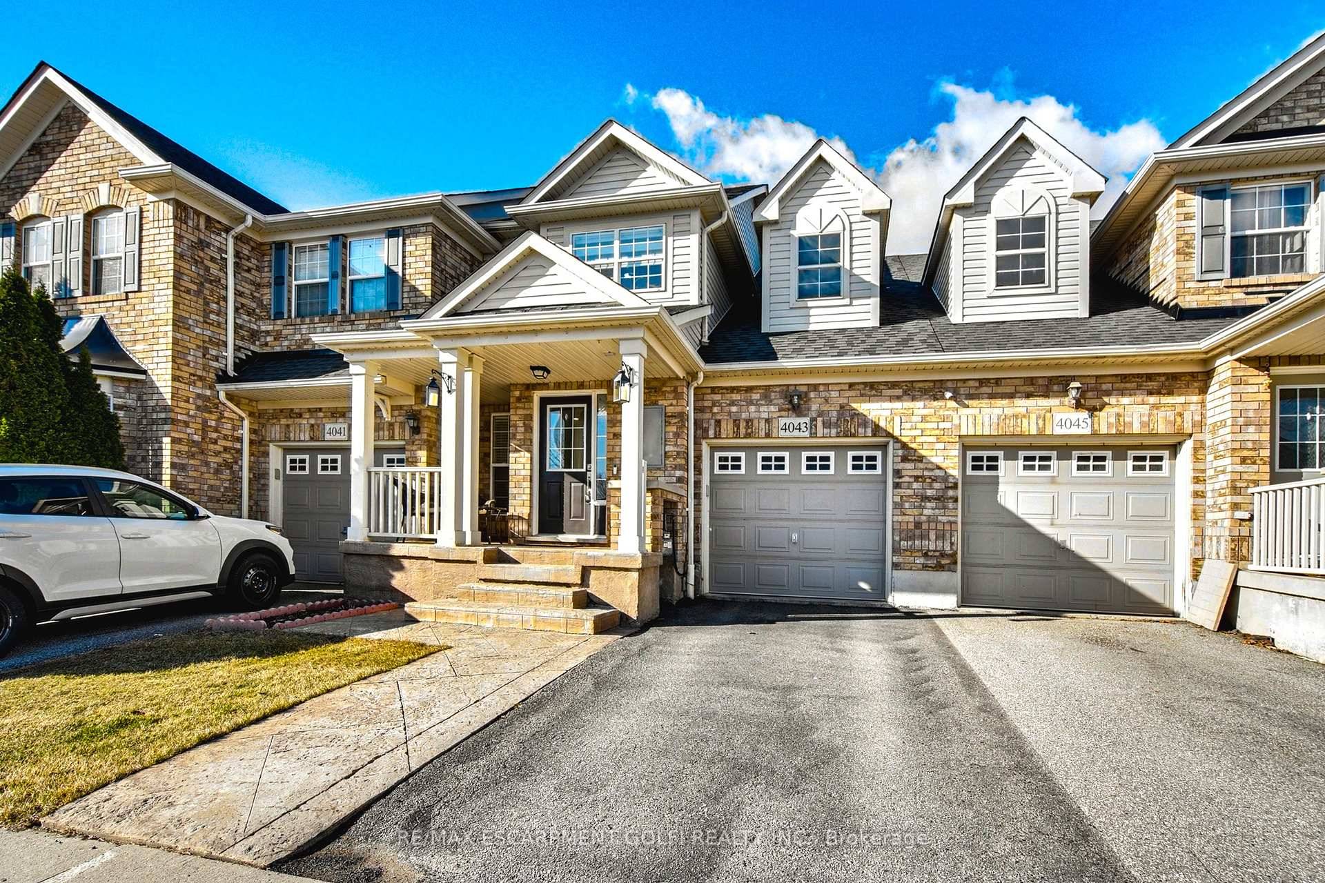 Discover the perfect blend of style and function at 4043 Gunby Cres in Burlington !