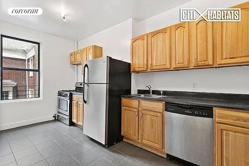 Gigantic 2 Bedroom 1 Bathroom Apartment W King Sized Bedrooms On The Fort Greene Clinton Hill Border !