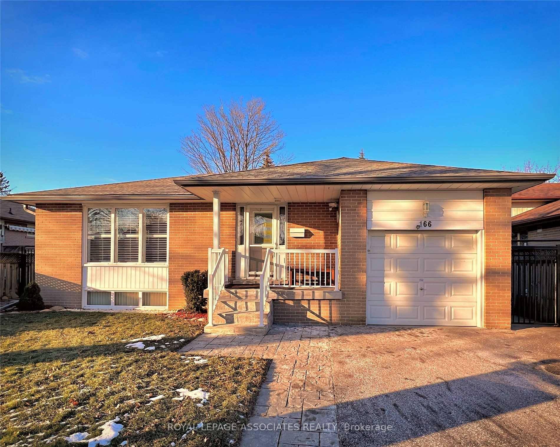 Large Spacious 3 Beds For Lease In The Most Convenient Location ; 24Hrs Bus Services, 5 Mins To Scarborough Town Centre, HWY 401 ; Upgraded Kitchens, Bathrooms And More ; ...
