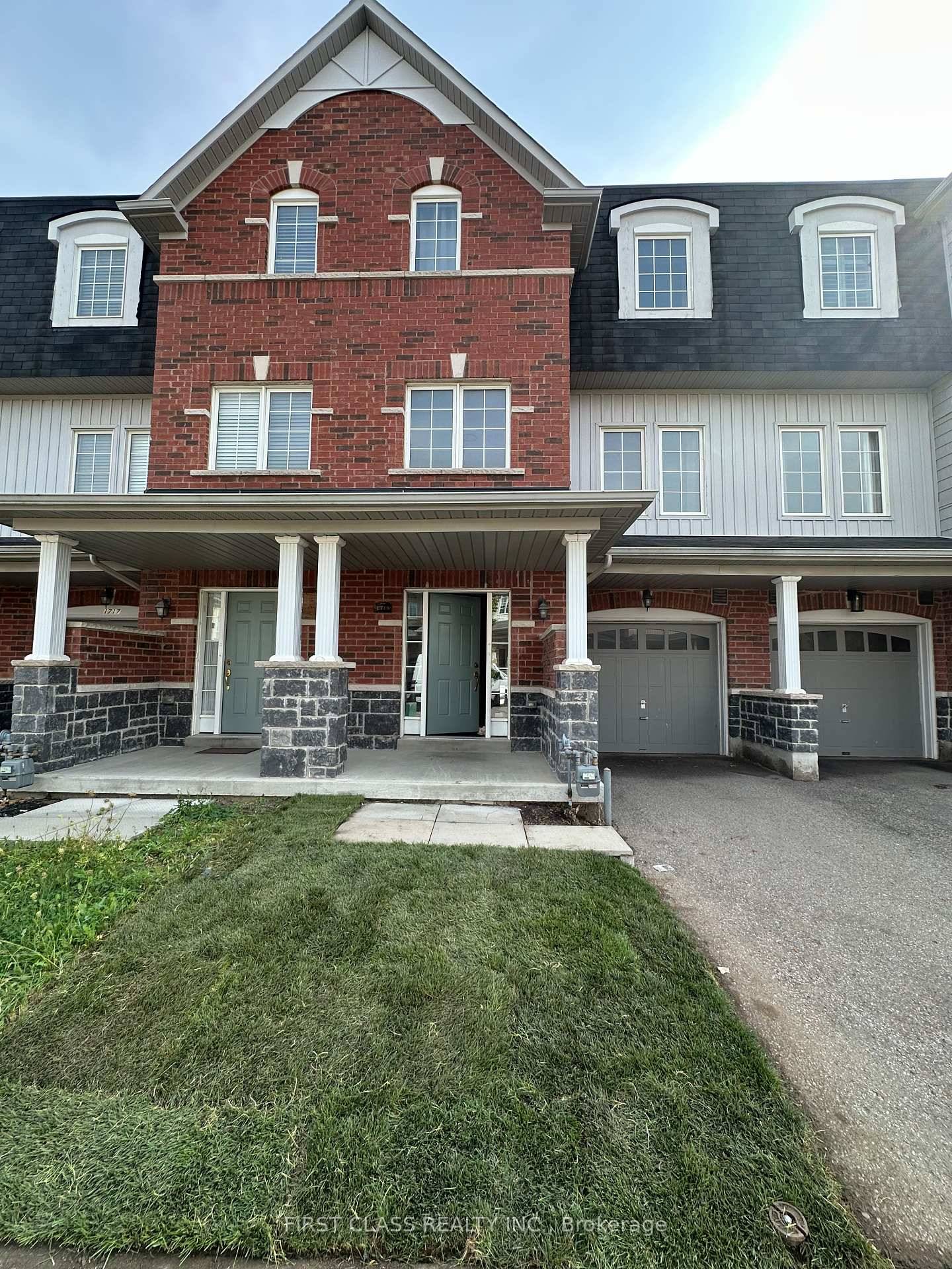 Stunning 4 Br Townhouse in a Highly Demanded Community 2588 Sqft,, 9 Foot Ceiling on Kitchen and Living room Upgraded Pot Lights And Light Fixture, New Painting Whole House, Close ...