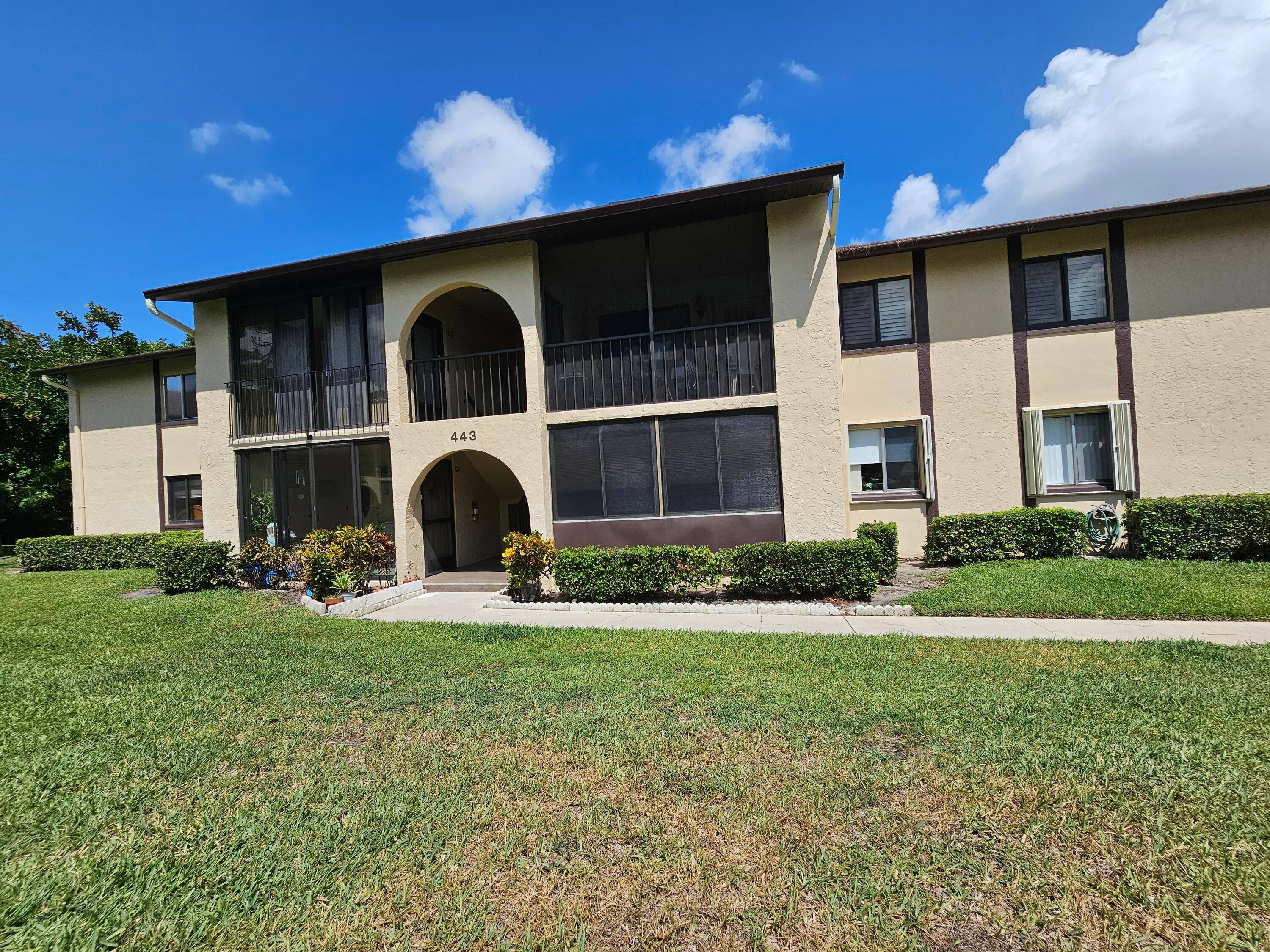 Beautifully maintained unit located in a well kept 55 community.