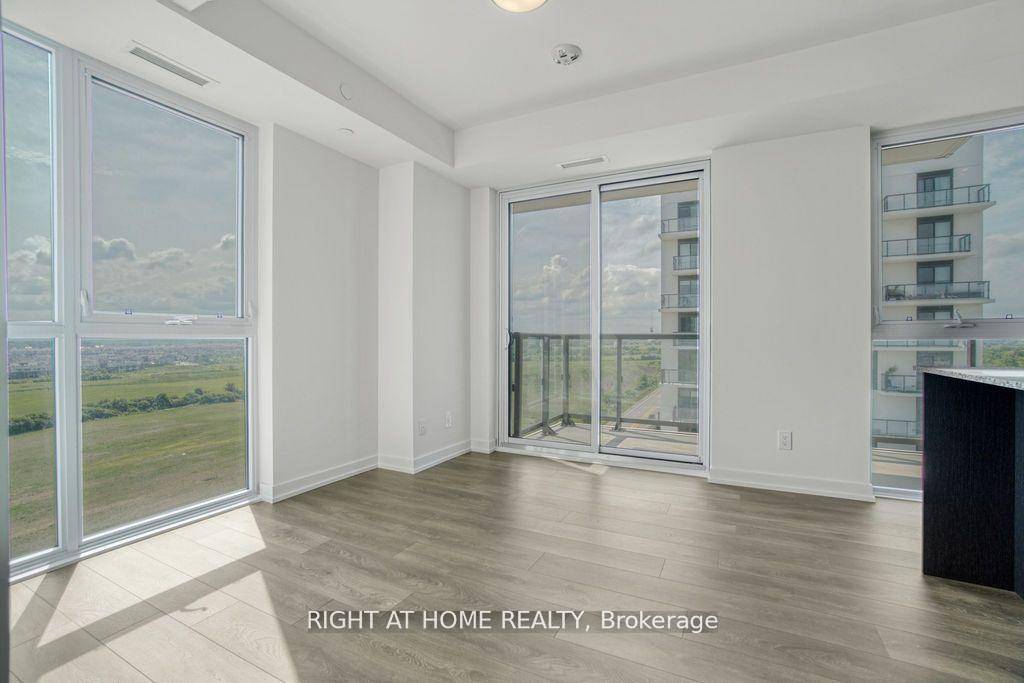 PRICED TO SELL ! Beautiful Bright CORNER Unit At Oakvillage.
