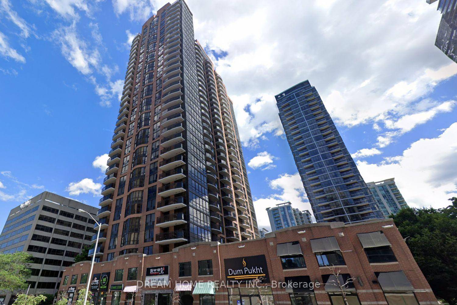 Luxurious and spacious 2 bedroom plus study corner unit located in the prestigious Spring at Minto Gardens.