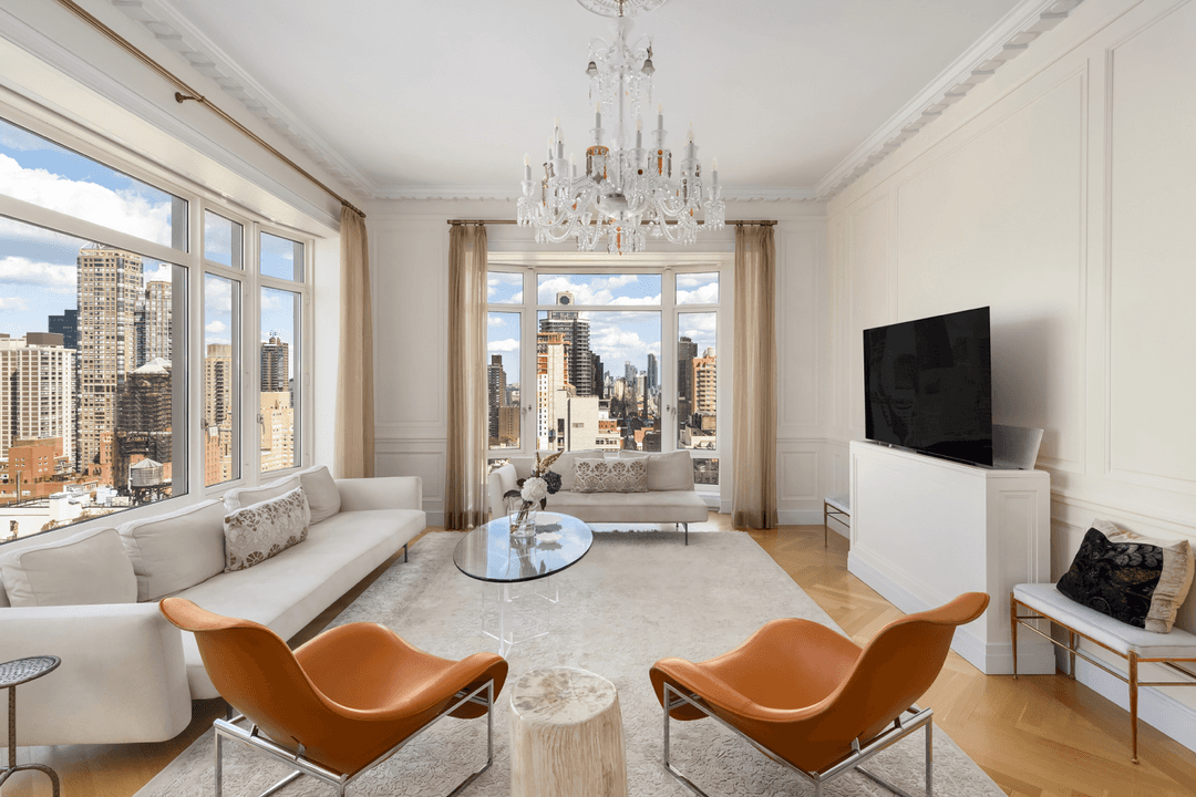 Abundant light, breathtaking views, and elegant design coalesce at this sprawling Robert A.