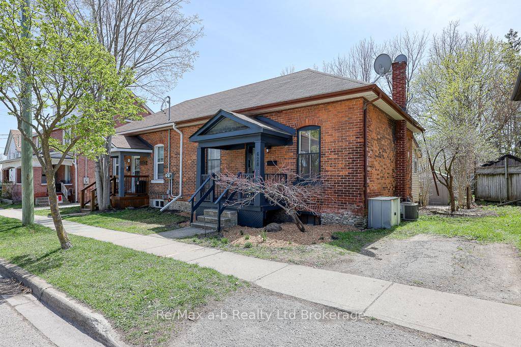 Charming Semi detached Brick Bungalow in Woodstock Perfect for First Time Buyers, Empty Nesters and Investors !