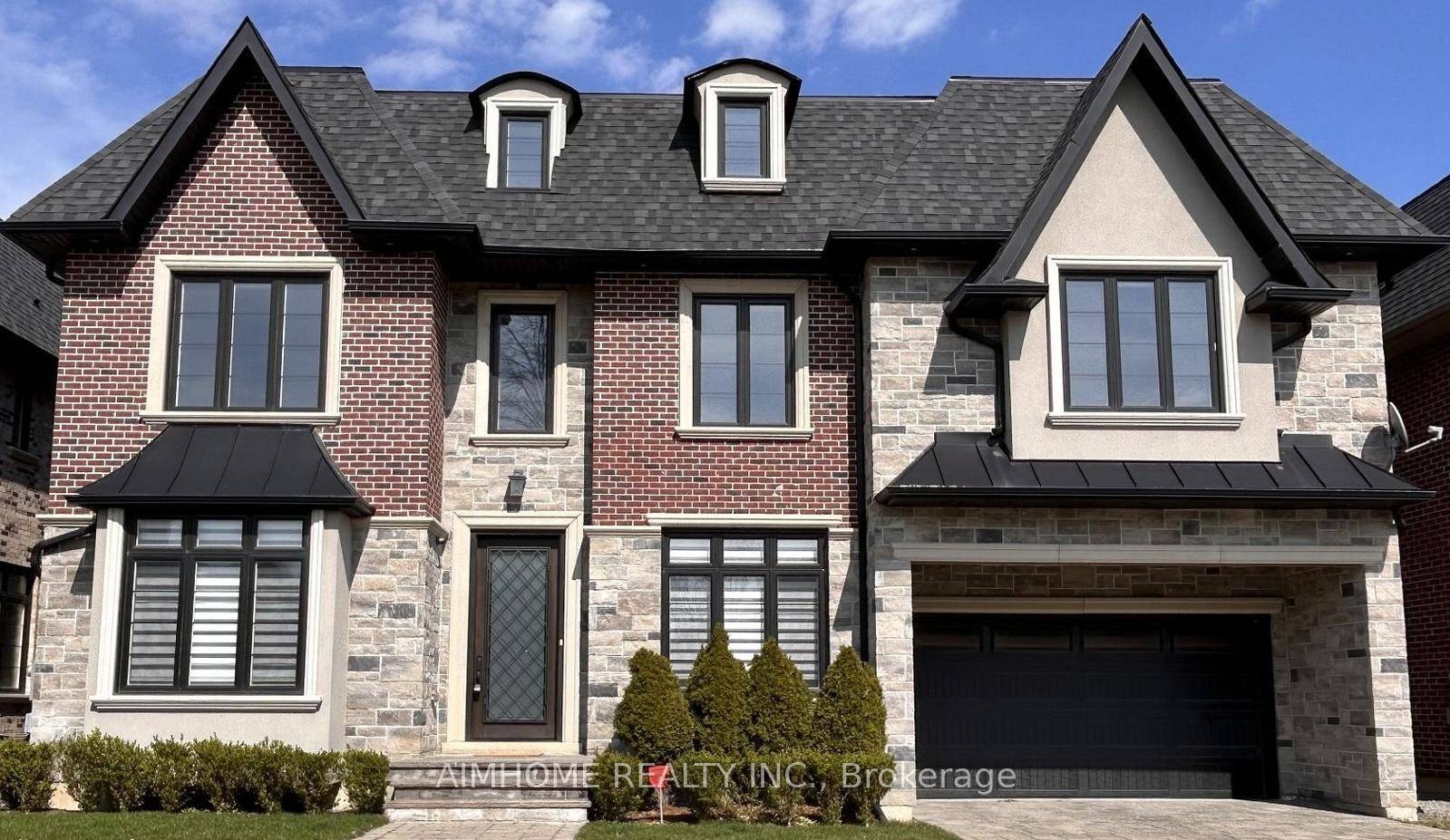 Absolutely gorgeous 2 bedroom basement apartment with entry through the garage, located in the highly sought after Thornhill neighbourhood.