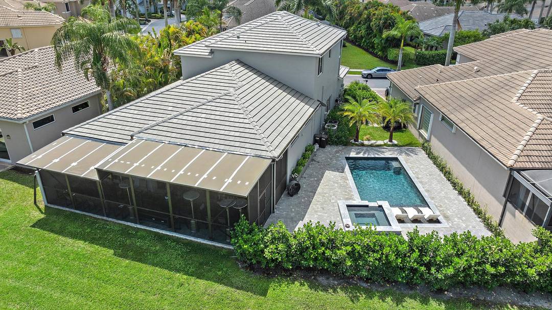 IMMEDIATE PREMIER GOLF MEMBERSHIP NEGOTIABLE WITH THIS PROPERTY.