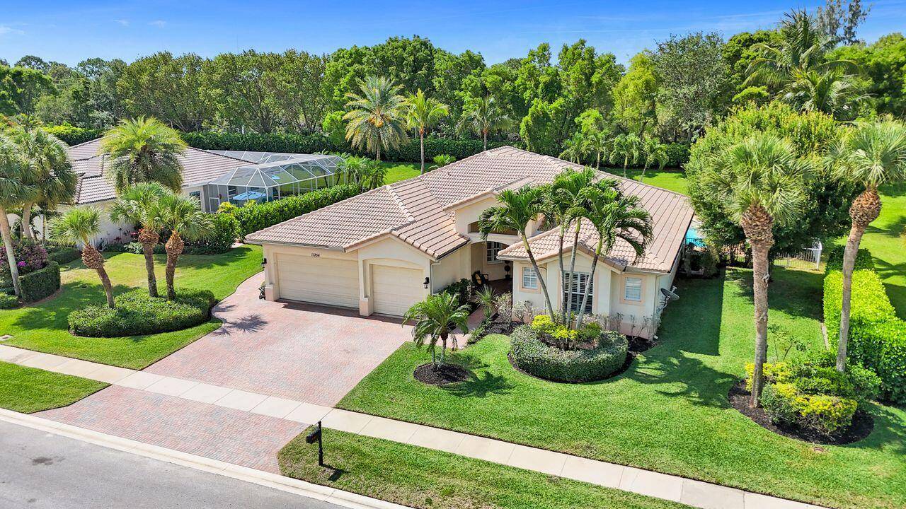 Spacious 5 bedroom, 3 bathroom, pool home on a 1 3 acre private fenced lot located on a quiet cul de sac.