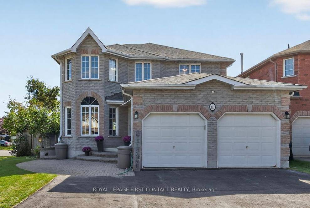 Welcome to 122 Northview Crescent, a fantastic 2 storey brick home in a lovely neighbourhood in Northwest Barrie, close to Snow Valley and the open space of Springwater Township.