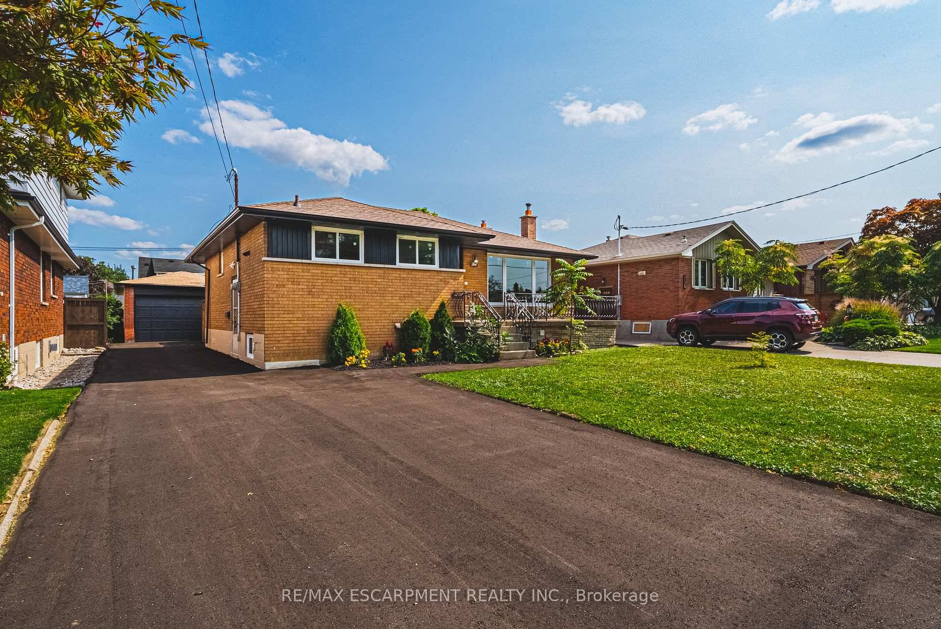 Welcome to 131 Welbourn drive, a fantastic bungalow on a large lot located in the heart of Hamilton Mountain.