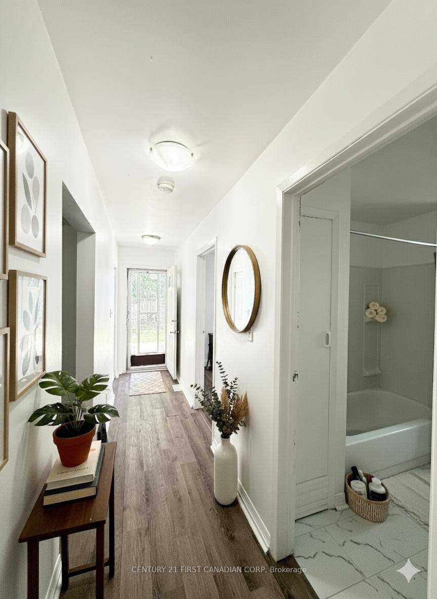 LEGAL amp ; LICENSED Front Back 5 Bedroom DUPLEX in the growing SOHO neighbourhood just minutes from Wortley Village and Downtown London.