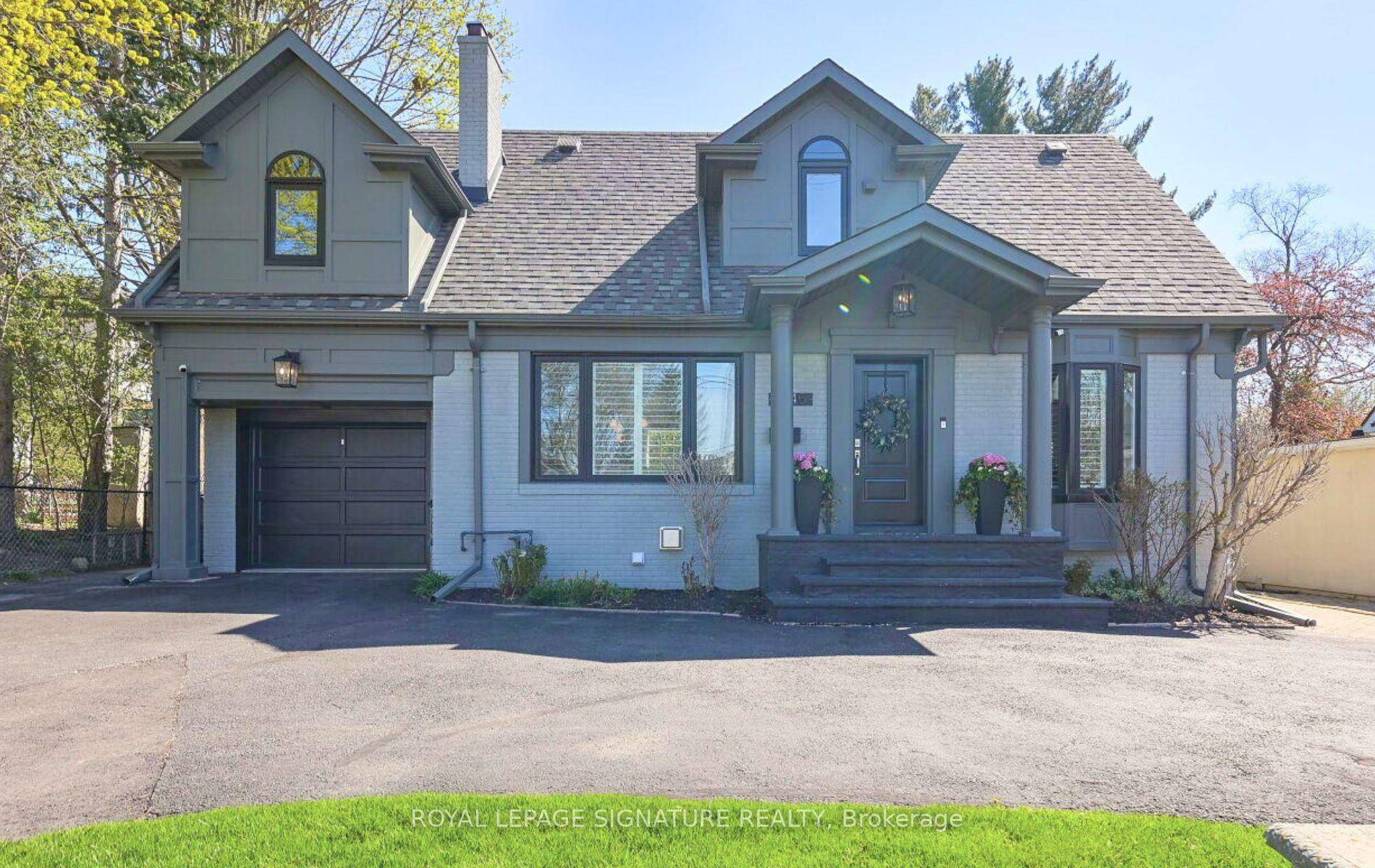 Welcome to 1445 Islington, a stunning property located in highly sought after Edenbridge Humber Valley.