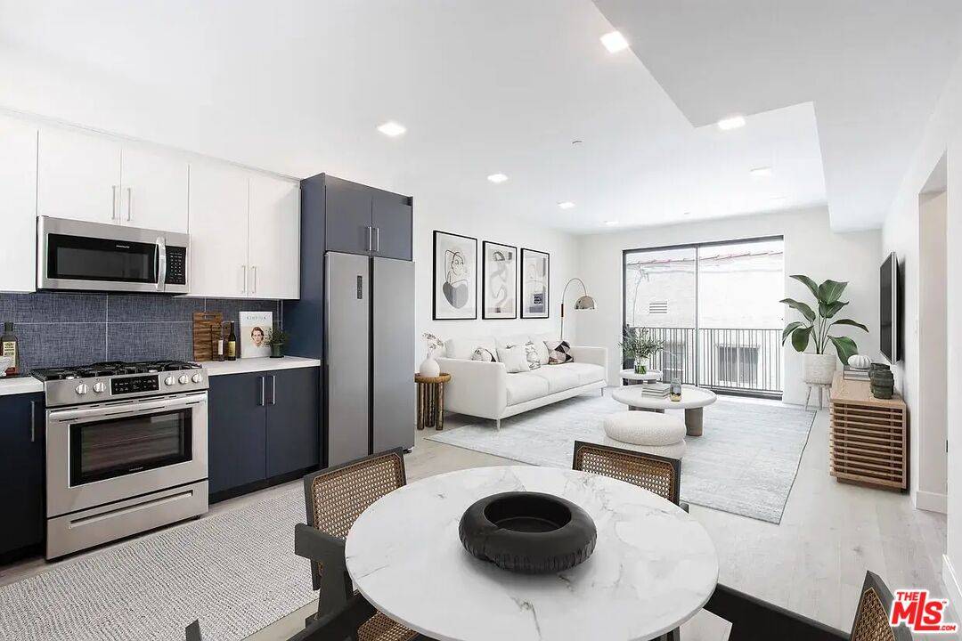 1111 N Kenmore Ave 2.0 LA