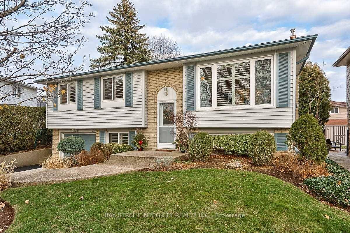Quiet Family Friendly Street Nestled In Popular College Park Within Walking Distance Of Oakville Golf Club, Sunningdale Ps French Immersion, White Oaks Ss With The International Baccalaureate Diploma Programme, Sheridan ...