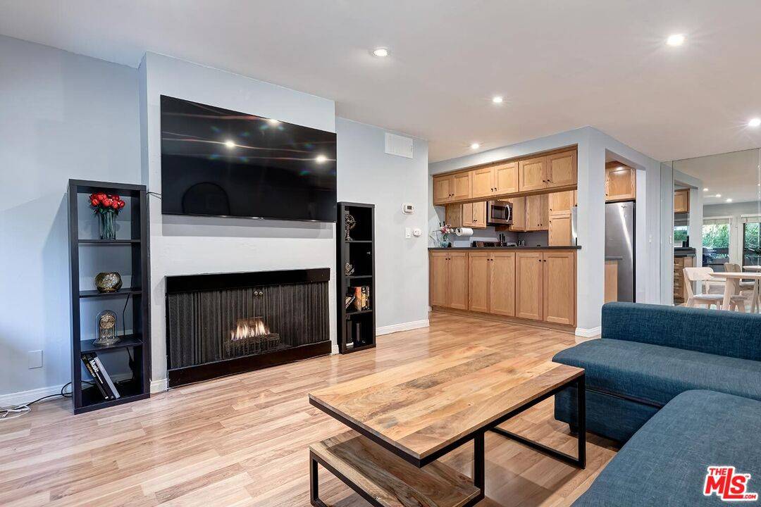 950  N Kings Rd 2BR Sunset Strip La