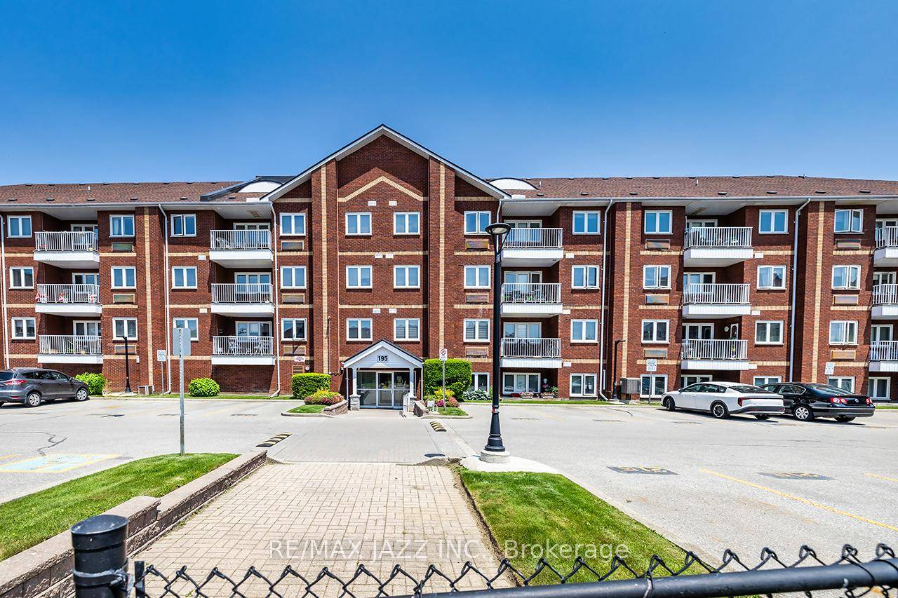 Welcome to your dream home in one of the most sought after lakefront neighbourhoods !