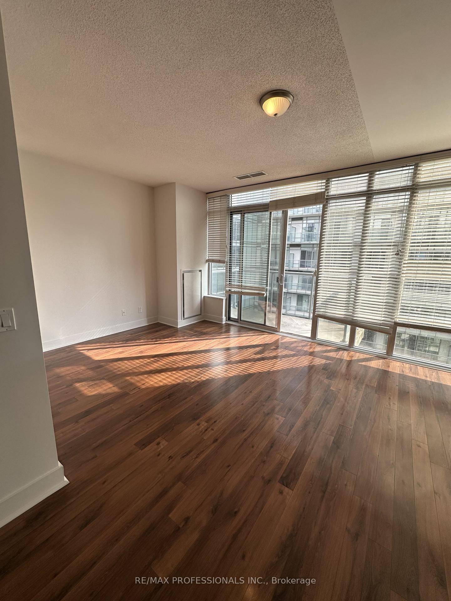 Step into lakeside living at its best in Torontos Harbour front !