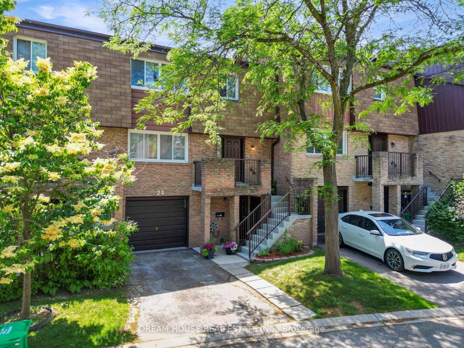 Must see this amazing property in the heart of Meadowvale, one of the Largest and Most Updated Townhomes in the Complex !