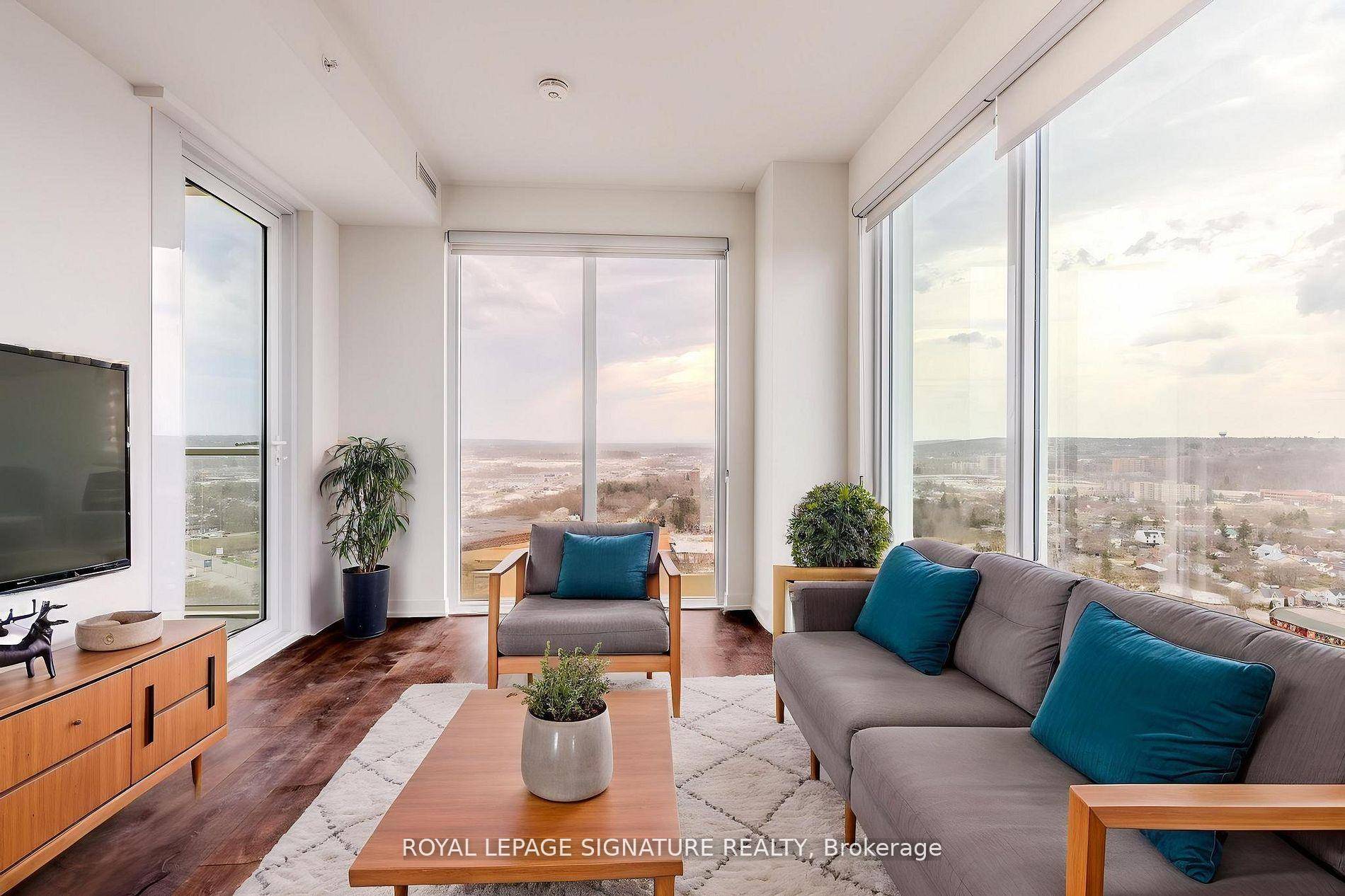 Brand new 3 bedroom, 3 bathroom condo in downtown Barrie.