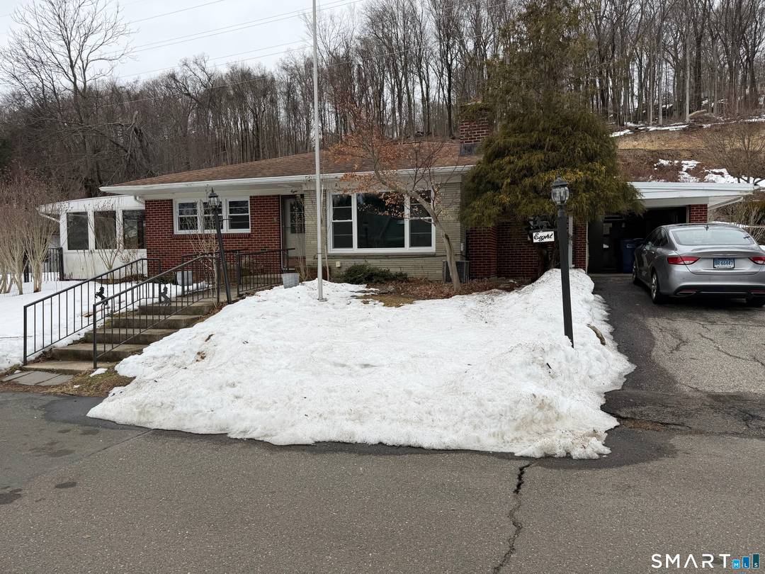 Properties like this are far and few, whether looking for an in law unit or extra income to help pay mortgage this property has it.