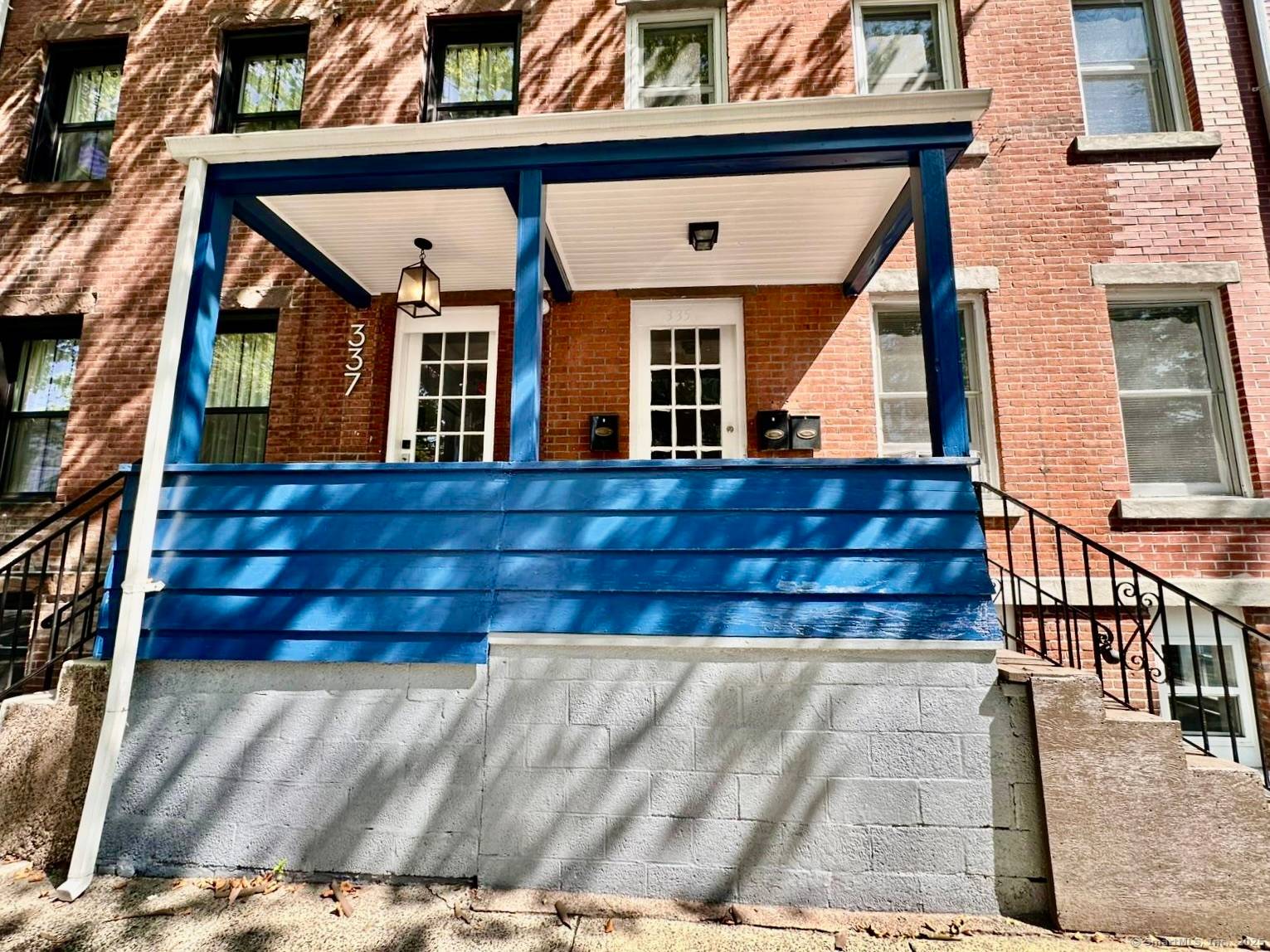 Located in the heart of New Haven's vibrant Wooster Square neighborhood, this beautifully maintained brick 3 unit multifamily building is a prime investment opportunity.