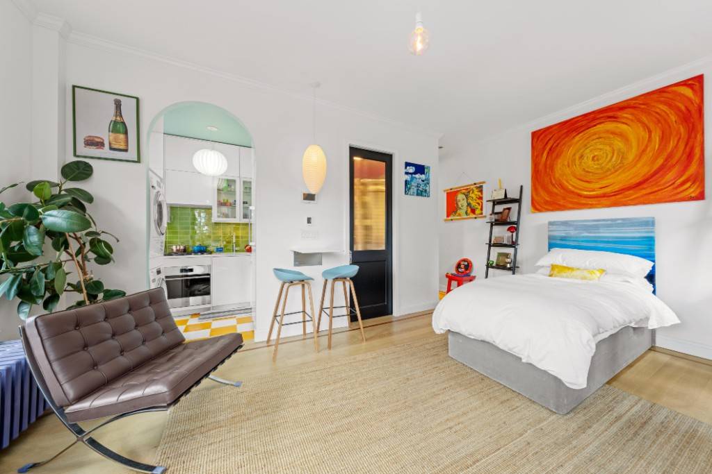 Luxury Studio in Historic Cobble Hill Where Pre War Charm Meets Modern EleganceWelcome to 191 Clinton Street, Apt.