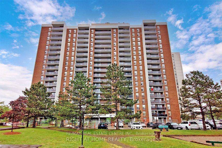 Don t miss this opportunity to own a beautifully maintained one bedroom unit with a large private balcony in one of Bramptons most desirable communities !