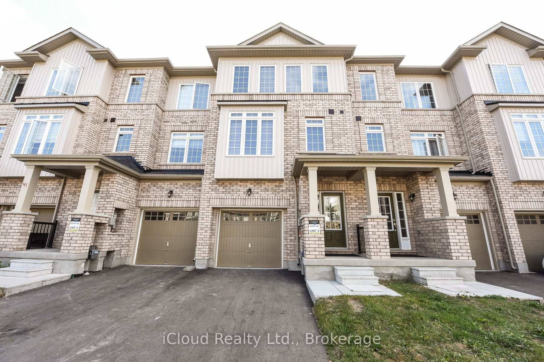 Excellent opportunity to rent a bright 3 bedroom Freehold Townhome in a family friendly neighbourhood.