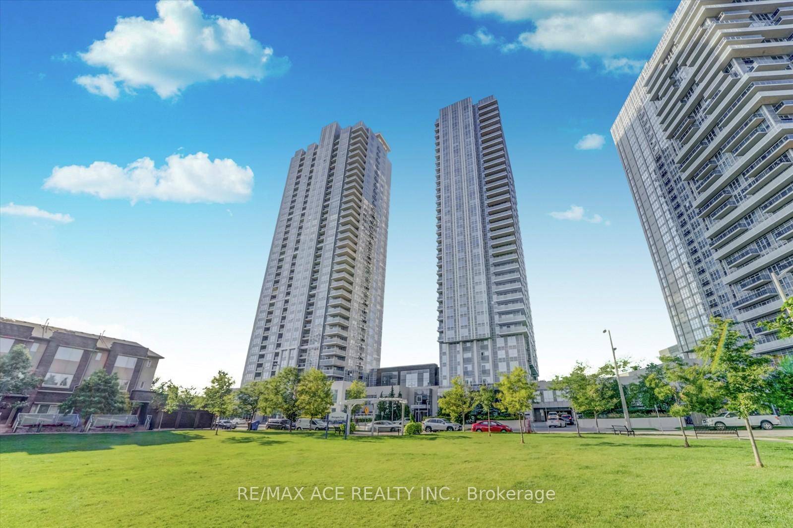 Spacious Diamond corner unit with 790 sqft of living space built by Tridel in Avani.