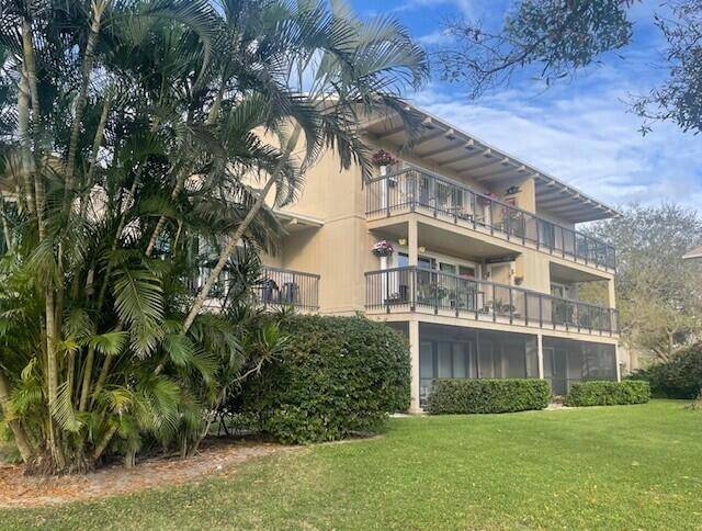 ALL ONE LEVEL SPACIOUS SUNNY !