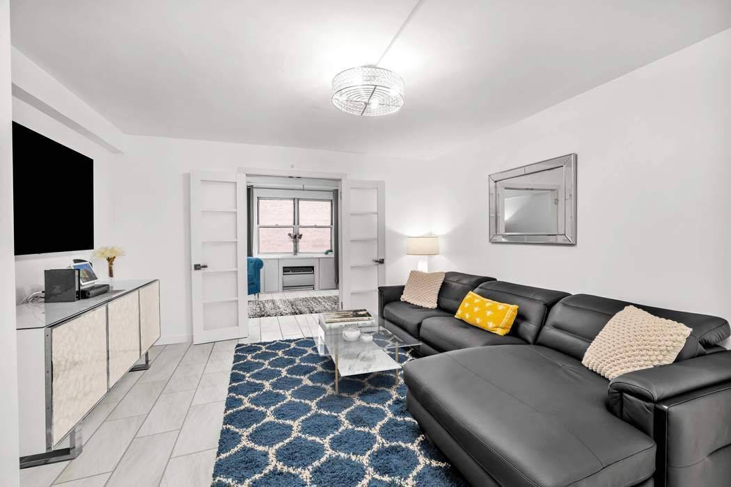 This bright and quiet, oversized junior four one bedroom is in spotless, recently renovated, and impeccably maintained condition.