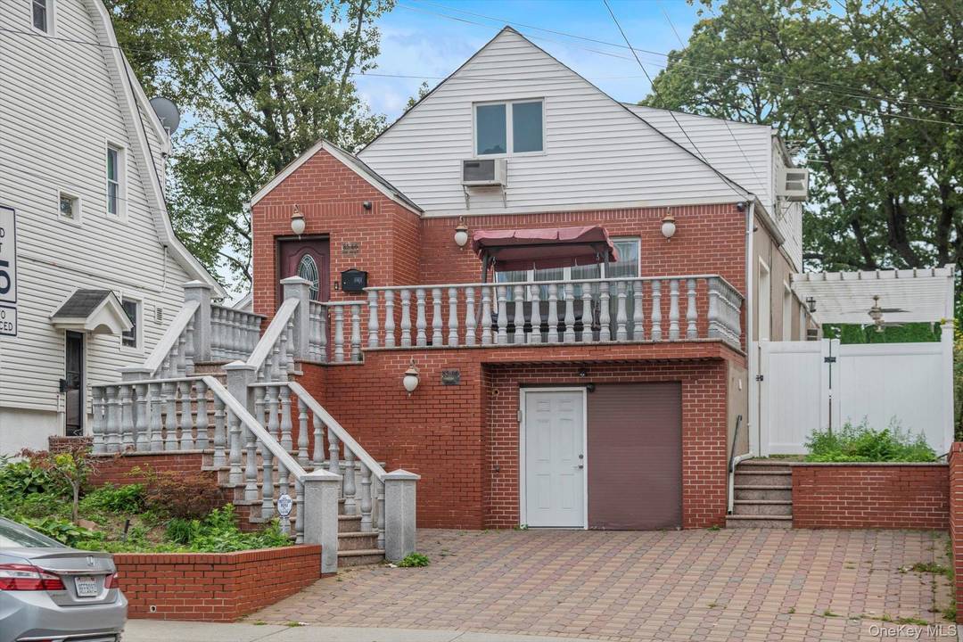 Luxury House for Rent Beautiful oversized house, sun filled 5 bedroom, 3 bathroom, large backyard, and private parking for two cars.