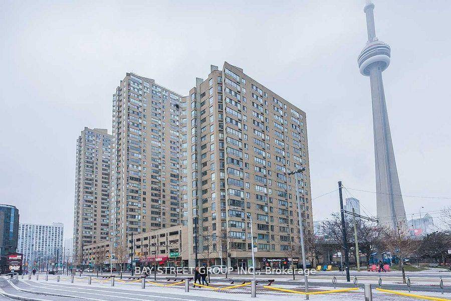 Located in the heart of Toronto's vibrant Harborfront, this beautifully renovated and fully furnished 2 bedroom, 1 bathroom suite offers an unbeatable combination of style, comfort, and convenience.