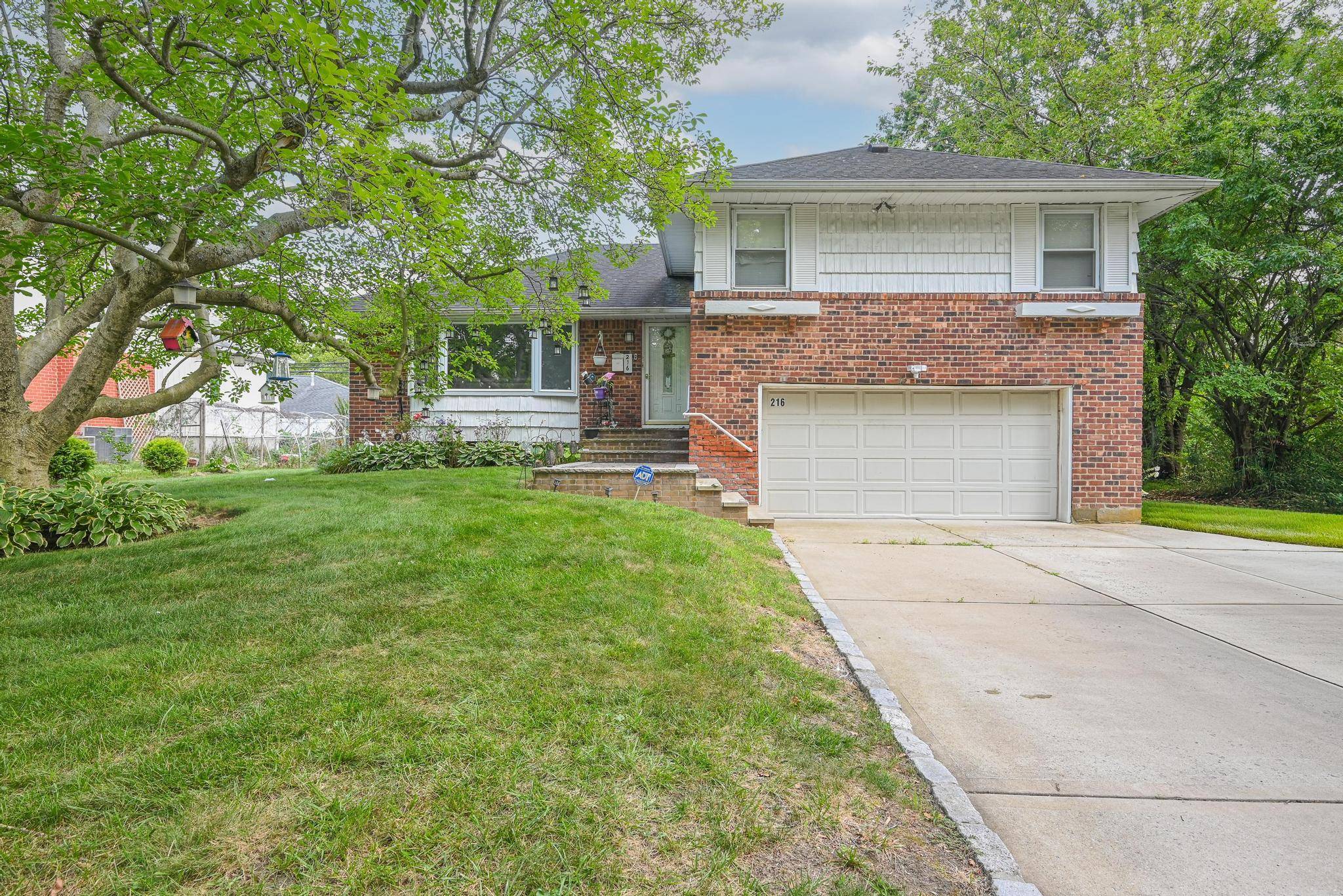 Spacious and inviting split level home in the Manhasset Hills section of New Hyde Park, located within the award winning Herricks School District.