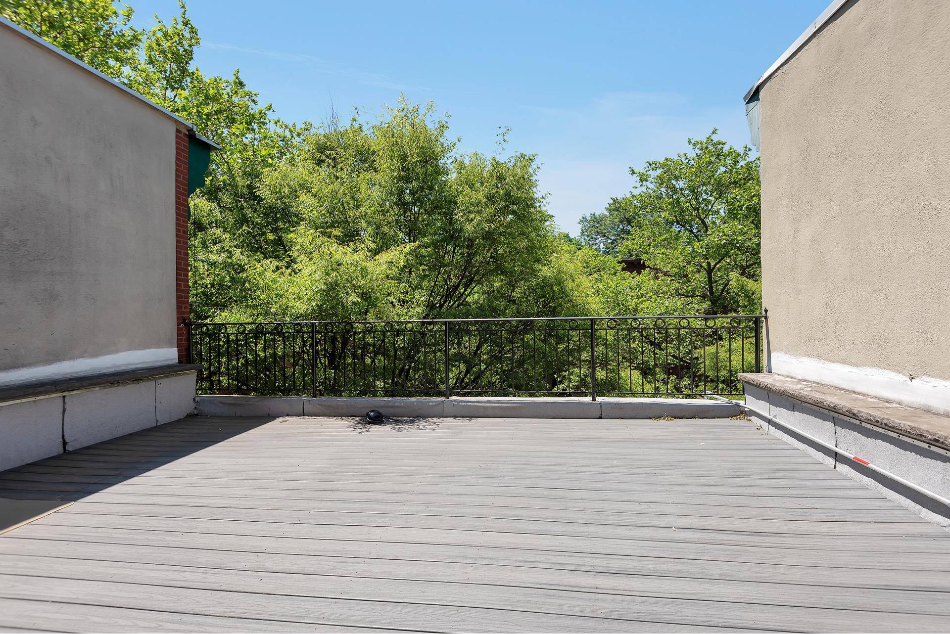 Have it all in this fabulous private home in prime Clinton Hill Fort Green location !