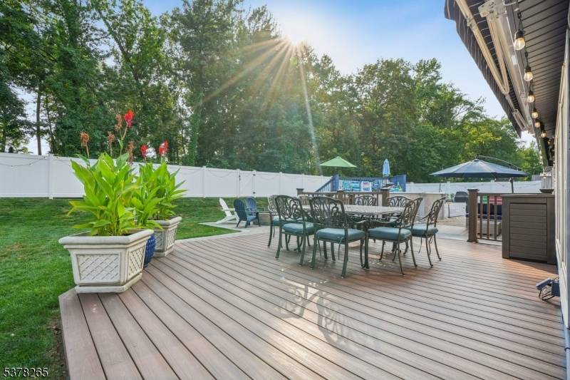 108 Briar Hills Circle is a beautiful home nestled on a 93 x 115 lot in the sought after town of Springfield.