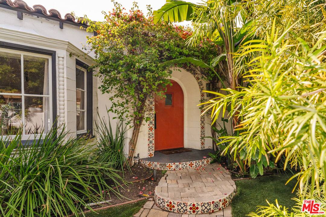 8260   Oakwood Ave 2BR Beverly Grove La