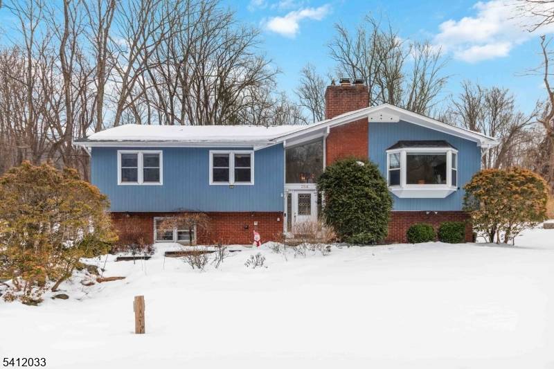 This beautifully maintained home offers exceptional space and comfort from the moment you step inside.