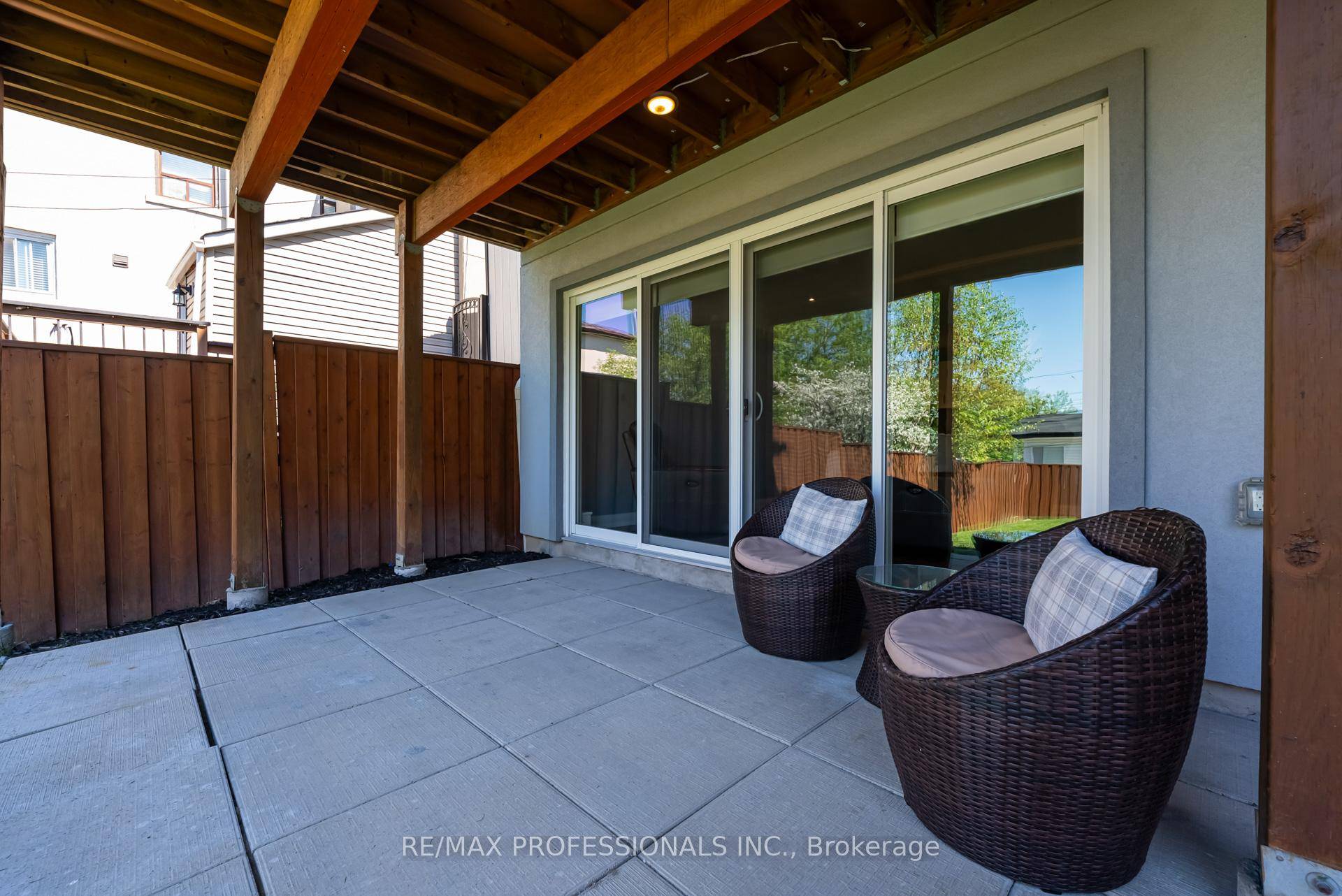 Welcome to this stunning, bright, and spacious 2 bedroom basement apartment in a custom built home.