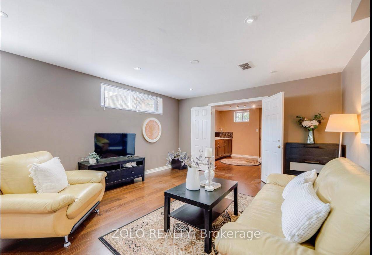 Beautiful one bedroom plus a spacious den available in the heart of North York.