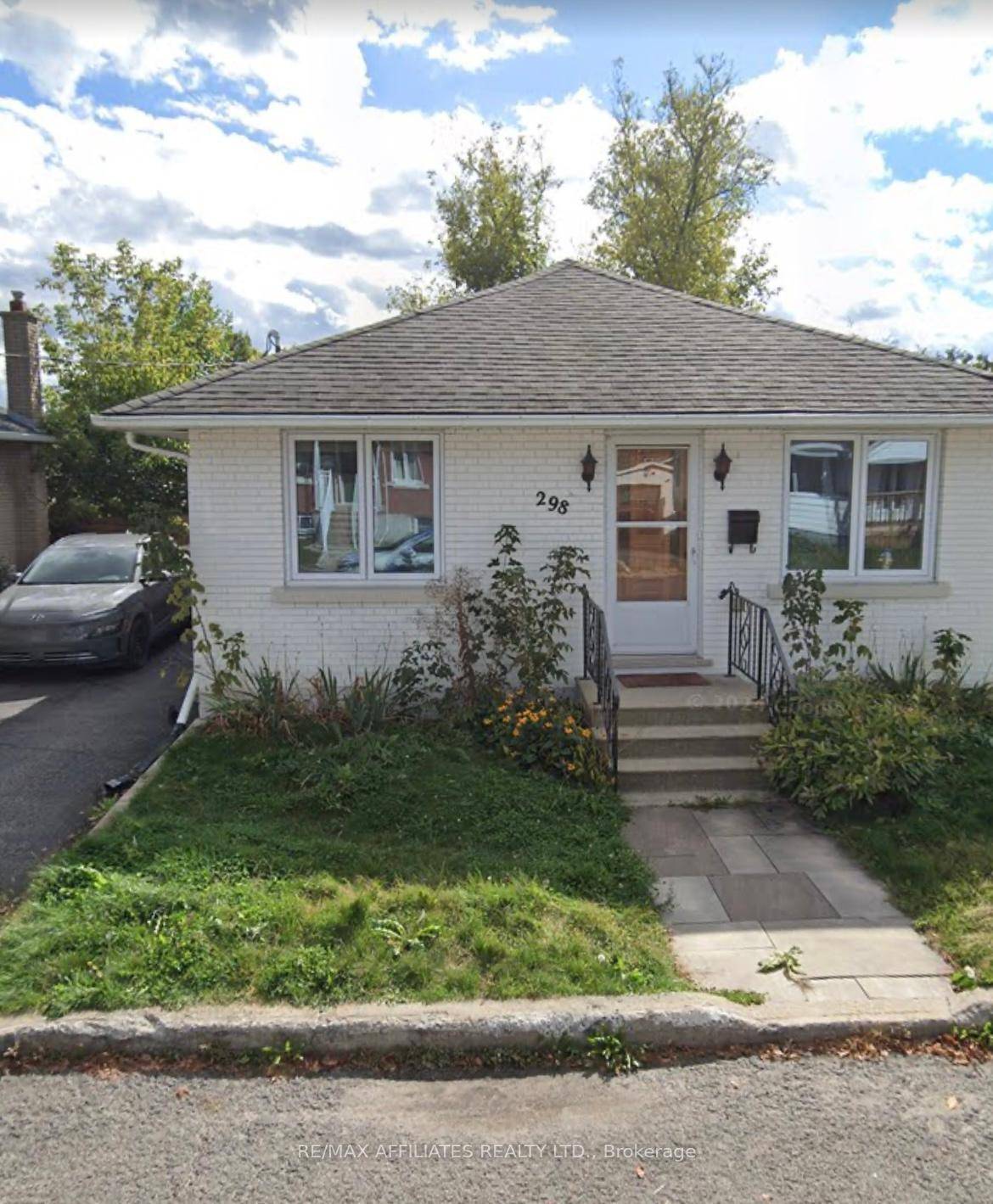 Spacious above grade basement unit located on St.