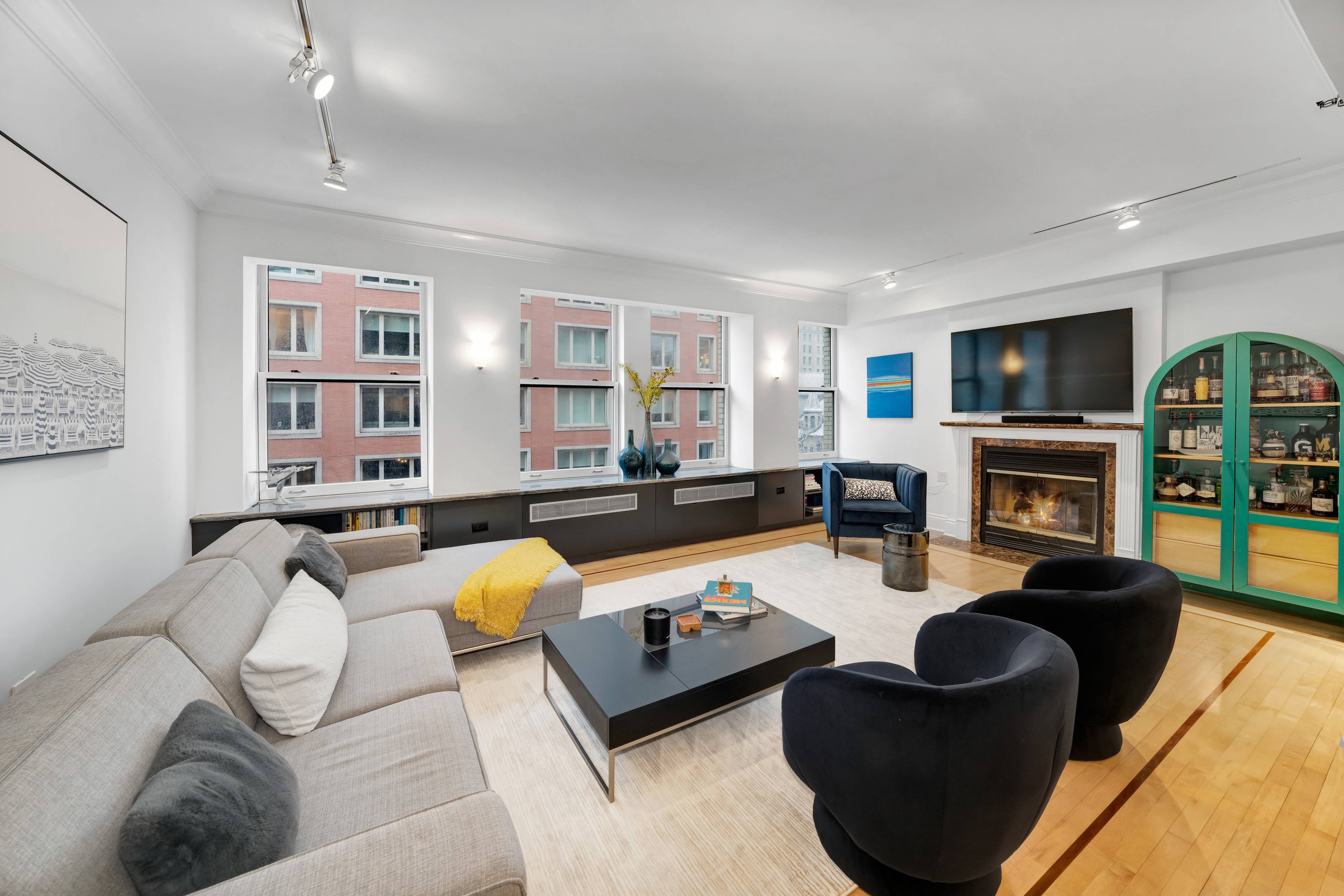 Full Floor Privacy in a Prime Upper West Side Location Enjoy the best of the Upper West Side with the ultimate in privacy this boutique 2 Bedroom 2 Bathroom condominium ...