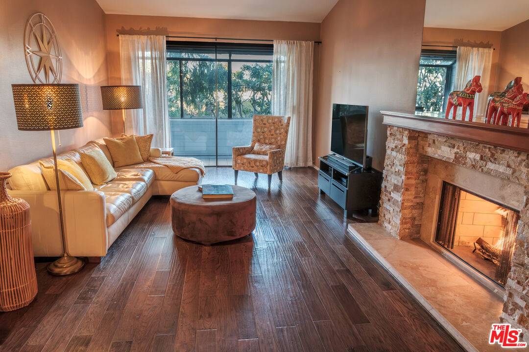 4600   Via Dolce 2BR Marina Del Rey La